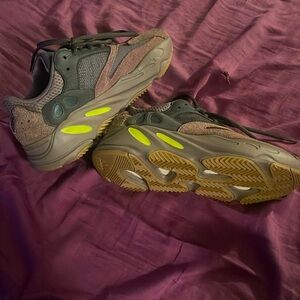 Pair of Yeezy size 6.6